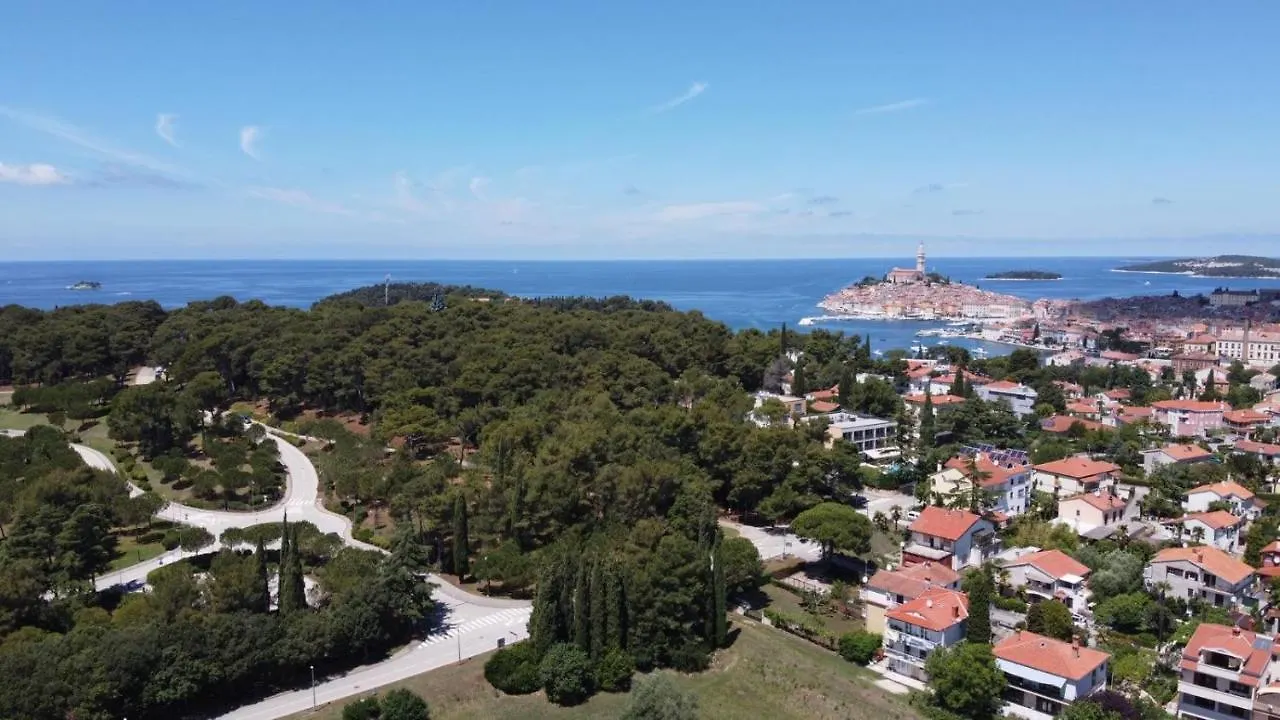 The Q Superior - A Penthouse With Jacuzzi And Sauna Rovinj