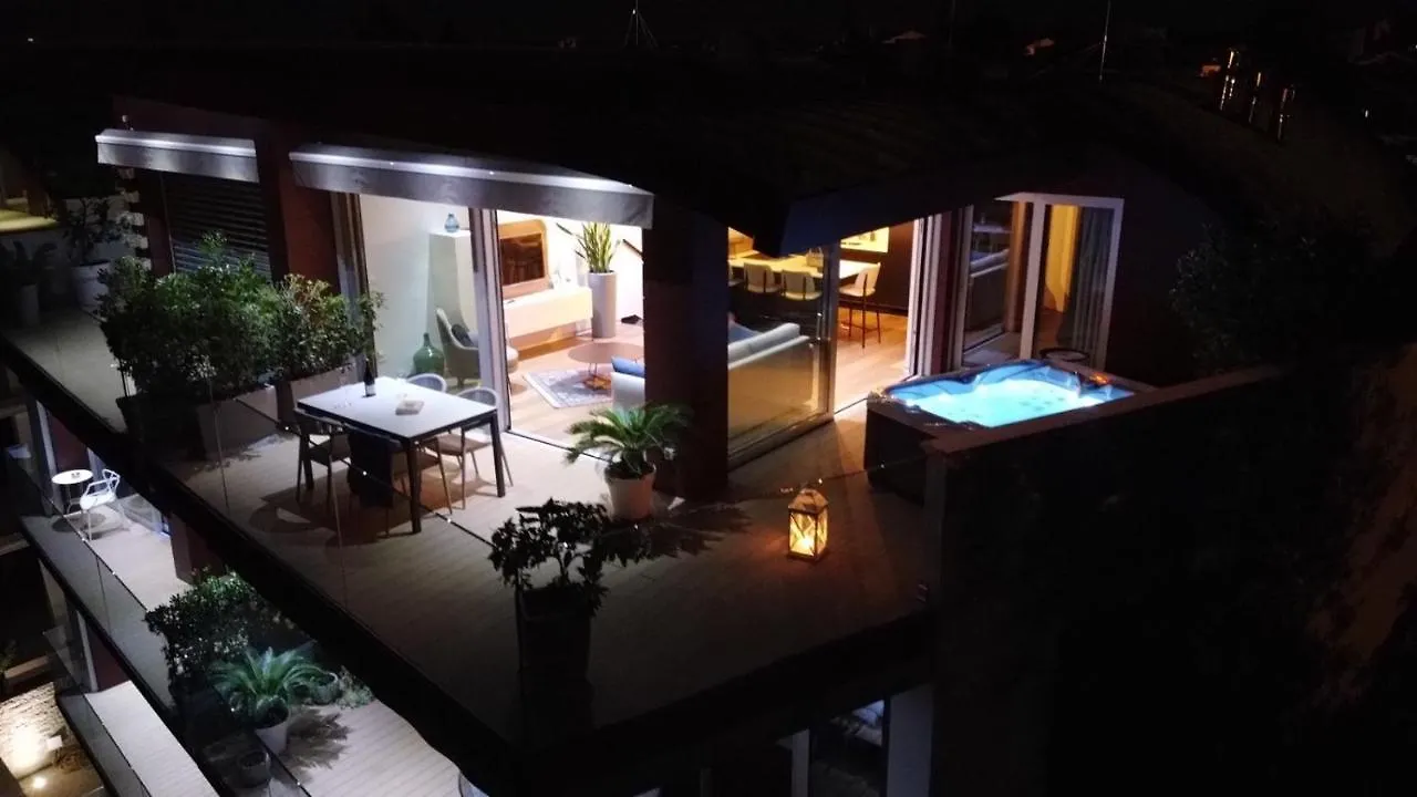 The Q Superior - A Penthouse With Jacuzzi And Sauna Rovinj Croatia